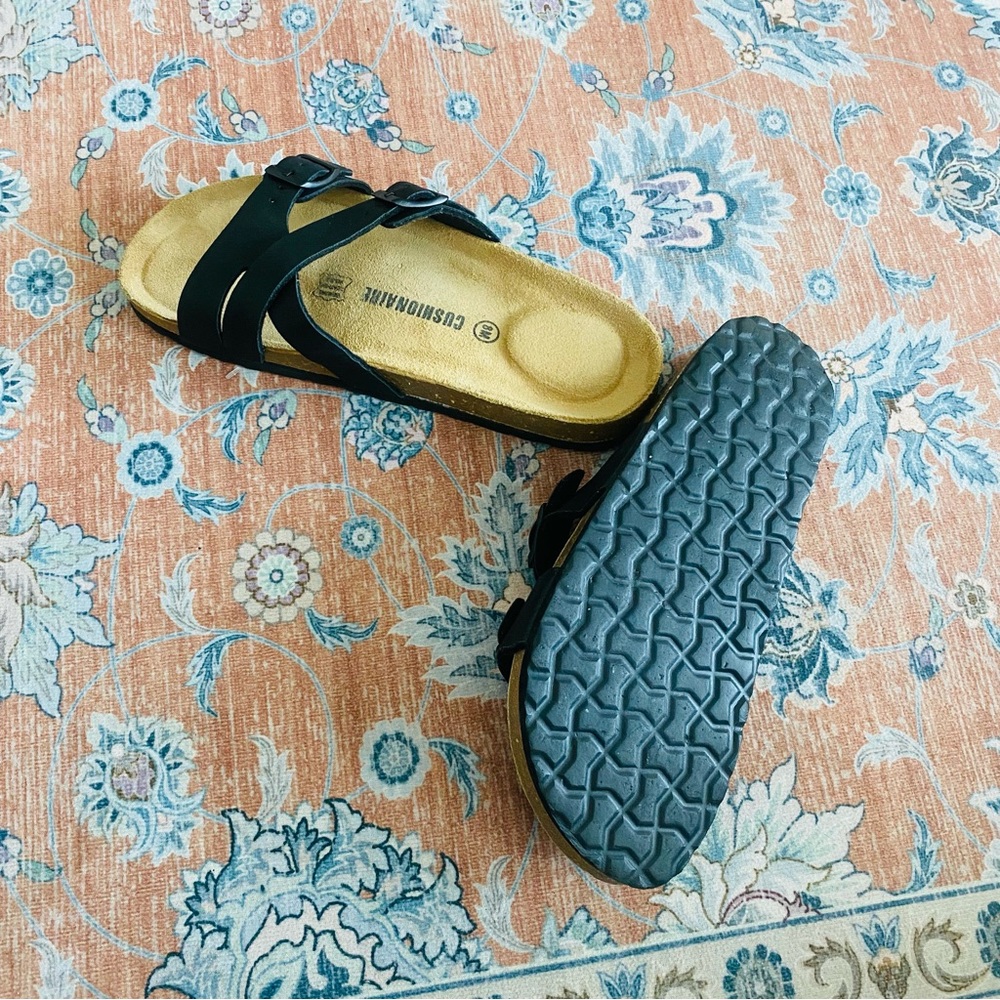 Black Elegant Cross-Strap Sandals - Picture 4 of 4